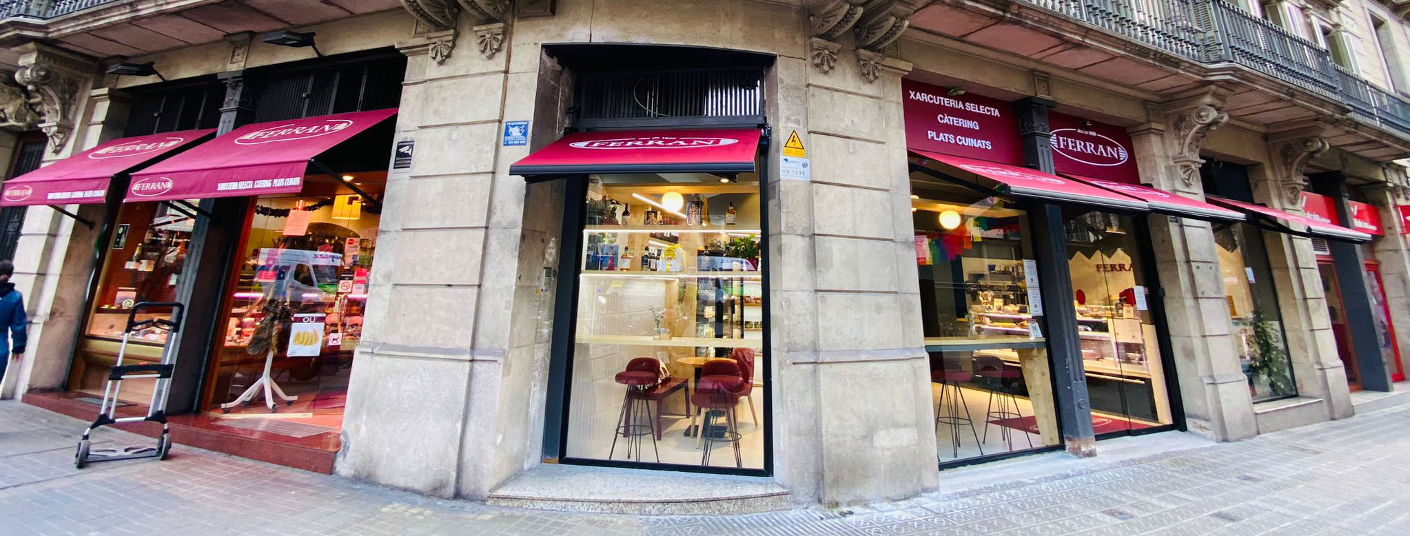 Xarcuteria Ferran abrió en Setiembre 2023 su nuevo local de degustación, justo al lado de la Xarcuteria Selecta en Pau Claris con Diputació en el centro de Barcelona